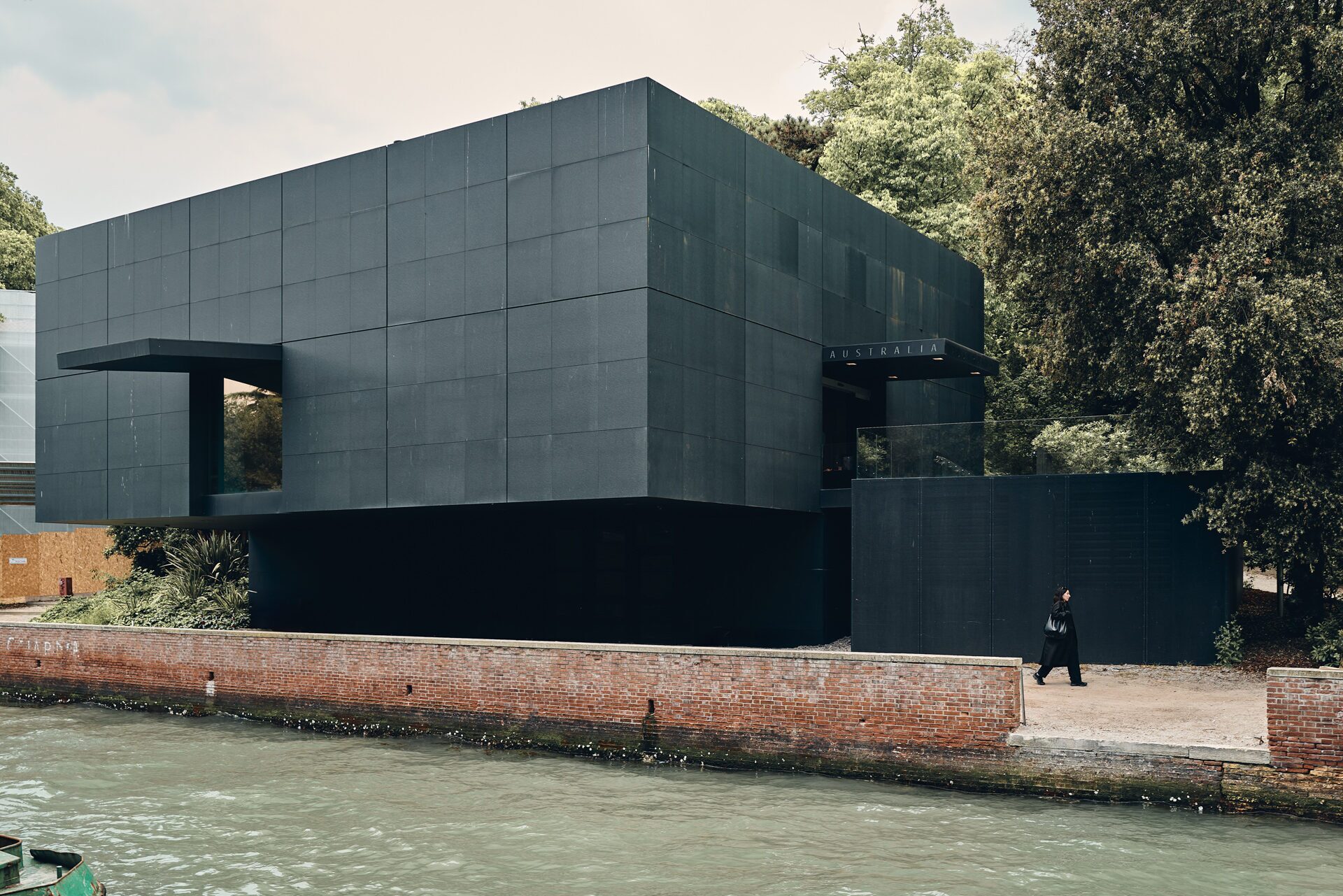 HOME - Australia Pavilion - Peter Bennets001