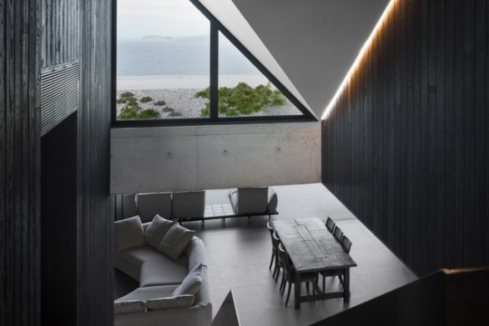 03_Killcare Heights Escarpment House_Matt Thitchener Architect_Luke Butterly Killcare Heights Escarpment House | Matt Thitchener Architect | Photographer: Luke Butterly