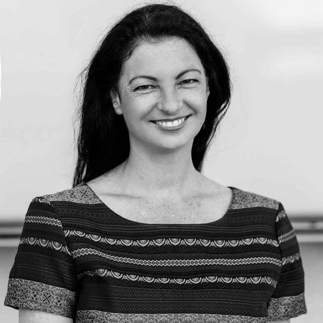 headshot lisa moore black and white