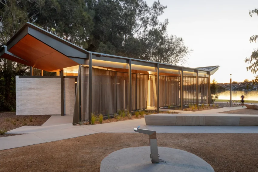 Callan Park Waterfront Green Amenities | Stanic Harding Architects | Photographer: Simon Wood