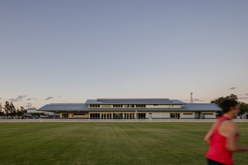Cobar Ward Oval Pavilion | DunnHillam Architecture + Urban Design | Photographer: Katherine Lu